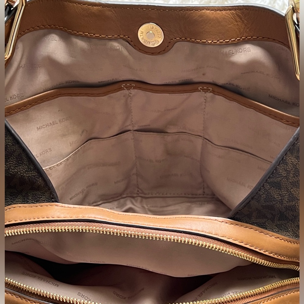 Michael Kors Brown Signature Coated Canvas Raven Large Purse Tote Bag - Picture 12 of 16